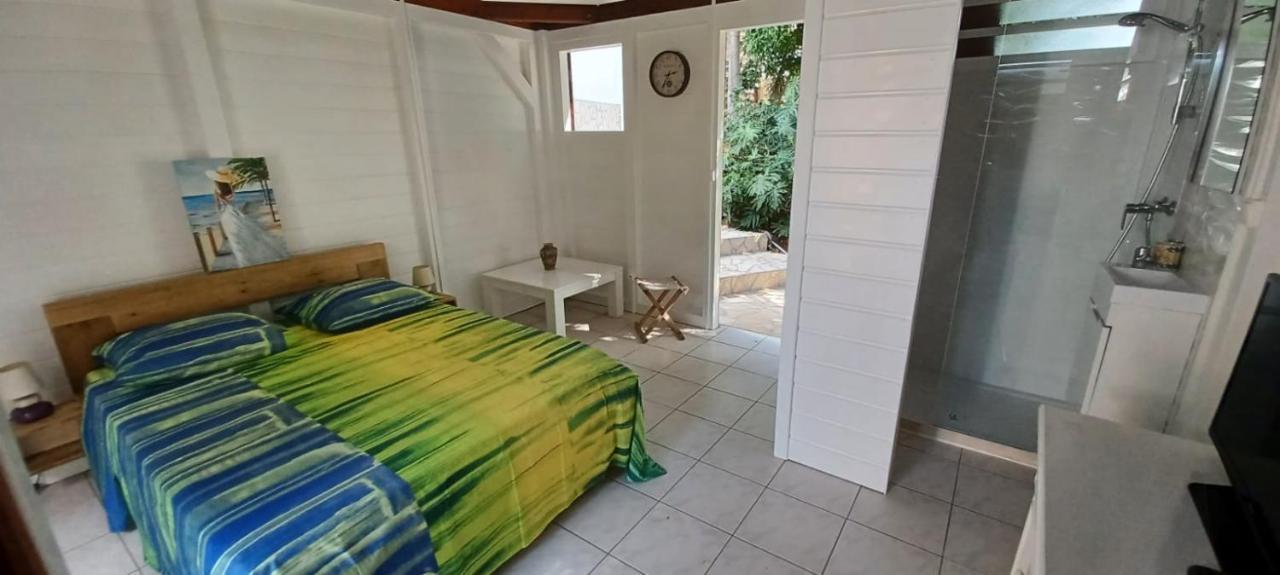 Gite Mamour - Charmant Petit Bungalow A Decouvrir Baillif Exterior photo